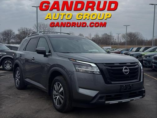 2024 Nissan Pathfinder SL