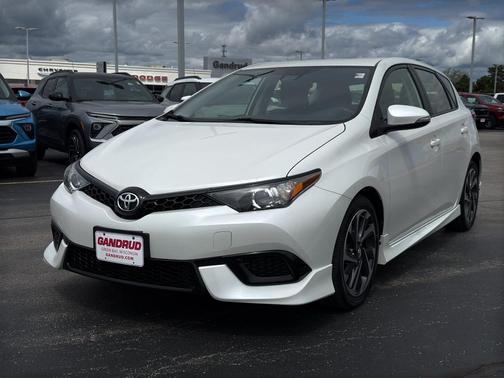 Blizzard Pearl 2017 Toyota Corolla iM Base