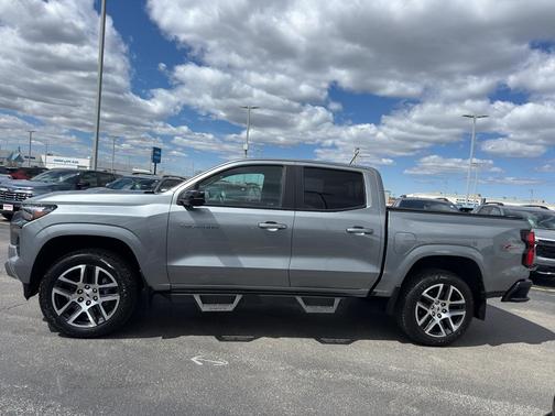 Sterling Gray Metallic 2024 Chevrolet Colorado Z71