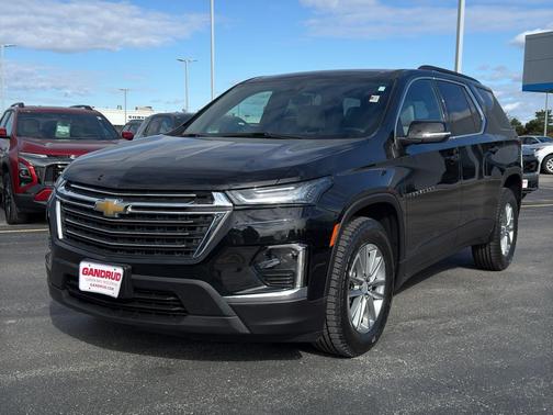 Mosaic Black Metallic 2023 Chevrolet Traverse LT Cloth