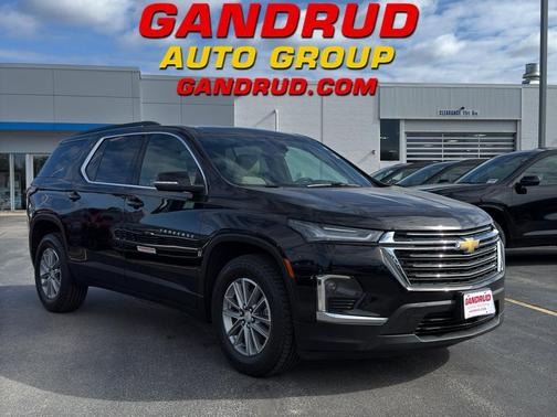 Mosaic Black Metallic 2023 Chevrolet Traverse LT Cloth