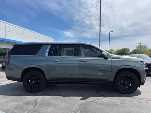 Silver Sage Metallic 2023 Chevrolet Suburban High Country