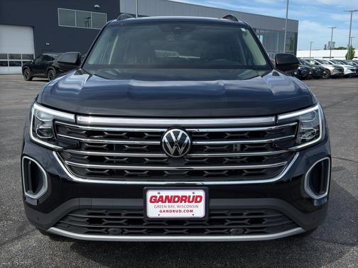 Deep Black Pearl Effect 2024 Volkswagen Atlas 2.0T SE