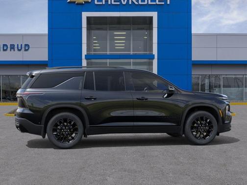 Mosaic Black Metallic 2026 Chevrolet Traverse LT