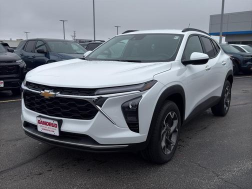 Summit White 2024 Chevrolet Trax LT