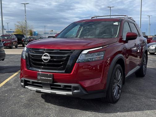 2023 Nissan Pathfinder SL
