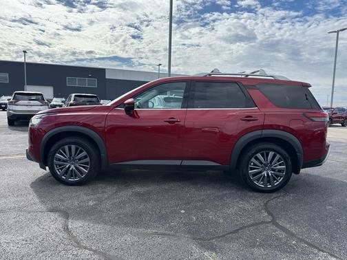2023 Nissan Pathfinder SL