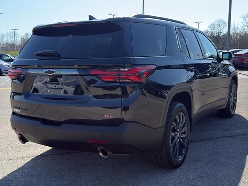 Mosaic Black Metallic 2023 Chevrolet Traverse RS