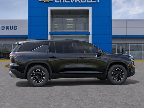 Mosaic Black Metallic 2026 Chevrolet Traverse Z71