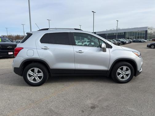 Silver Ice Metallic 2019 Chevrolet Trax LT