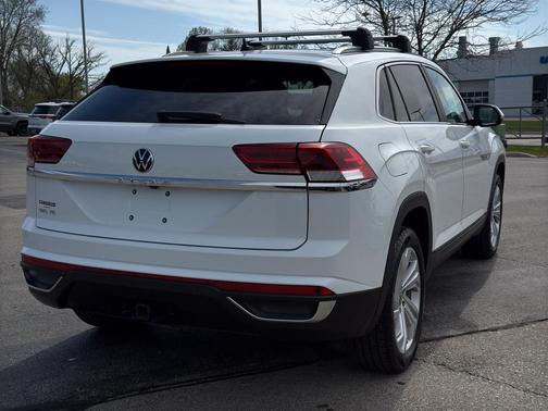 Pure White 2021 Volkswagen Atlas Cross Sport 3.6L V6 SEL
