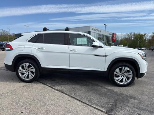 Pure White 2021 Volkswagen Atlas Cross Sport 3.6L V6 SEL