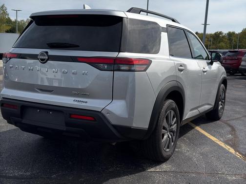 2024 Nissan Pathfinder SV