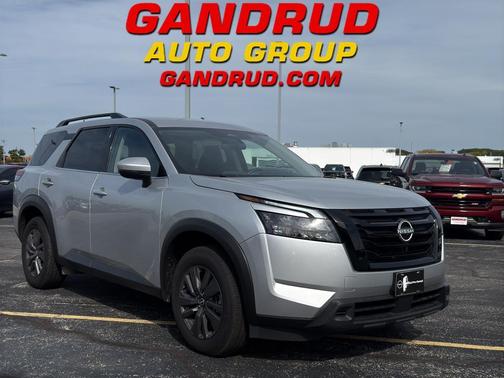 2024 Nissan Pathfinder SV