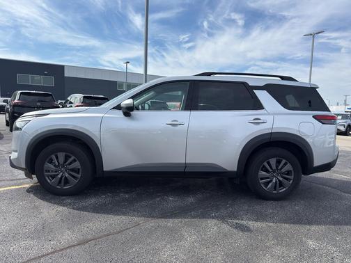 2024 Nissan Pathfinder SV