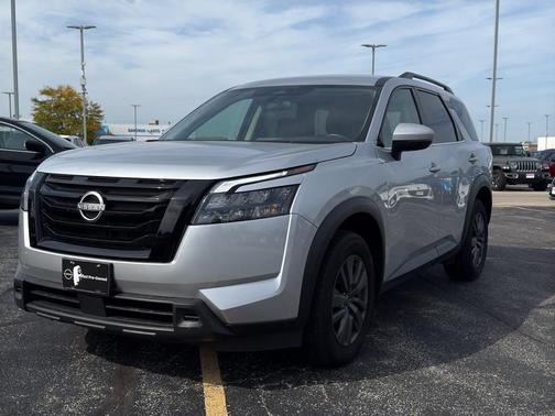 2024 Nissan Pathfinder SV