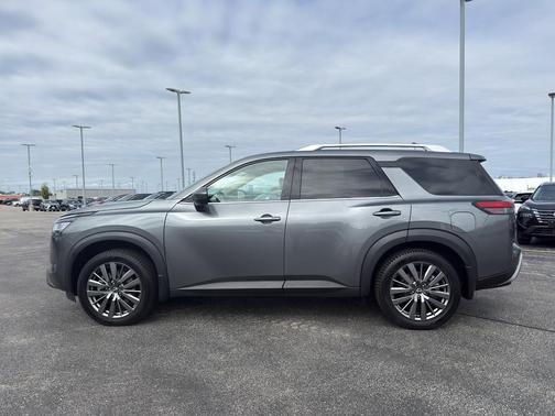 2022 Nissan Pathfinder SL