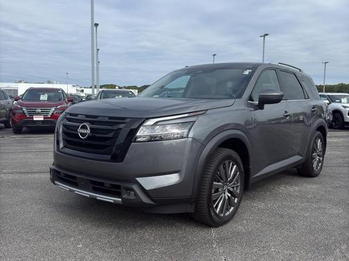 2022 Nissan Pathfinder SL