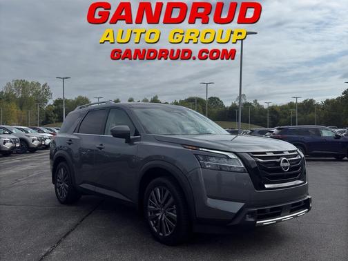 2022 Nissan Pathfinder SL