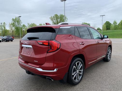 Photo 3 of 28 of 2020 GMC Terrain Denali