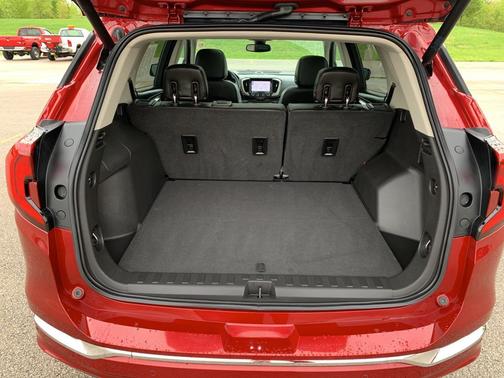 Photo 5 of 28 of 2020 GMC Terrain Denali
