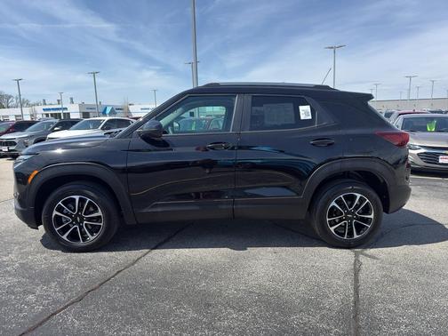 Mosaic Black Metallic 2025 Chevrolet Trailblazer LT