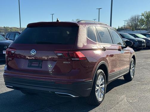 Cardinal Red Metallic 2019 Volkswagen Tiguan 2.0T SE