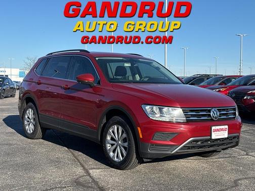Cardinal Red Metallic 2019 Volkswagen Tiguan 2.0T SE