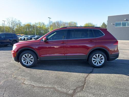 Cardinal Red Metallic 2019 Volkswagen Tiguan 2.0T SE