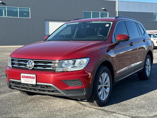 Cardinal Red Metallic 2019 Volkswagen Tiguan 2.0T SE