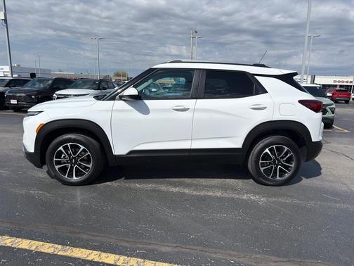 Summit White 2024 Chevrolet Trailblazer LT