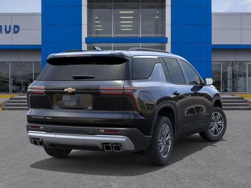 Mosaic Black Metallic 2026 Chevrolet Traverse LT