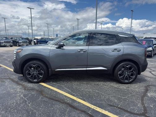 Gun Metallic 2025 Nissan Kicks SR