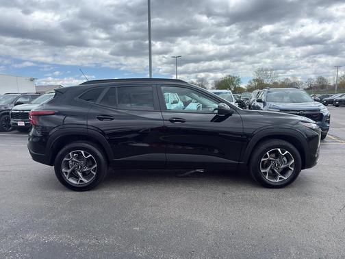 Mosaic Black Metallic 2024 Chevrolet Trax LT