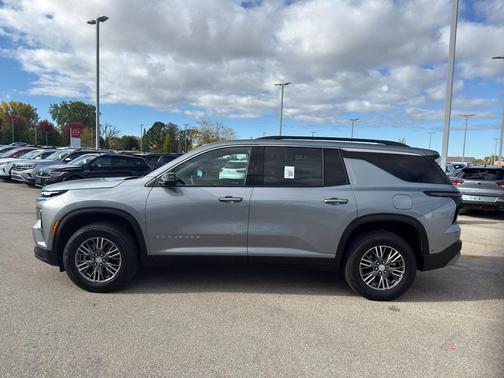 2025 Chevrolet Traverse LT