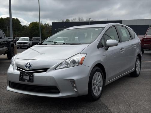 2014 Toyota Prius v Two