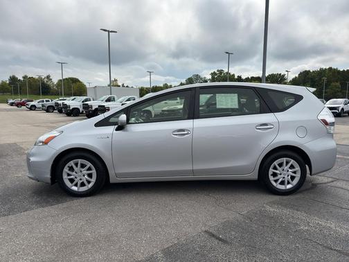 2014 Toyota Prius v Two