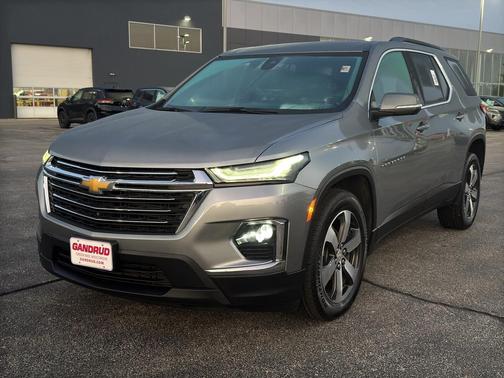 Sterling Gray Metallic 2023 Chevrolet Traverse LT Leather