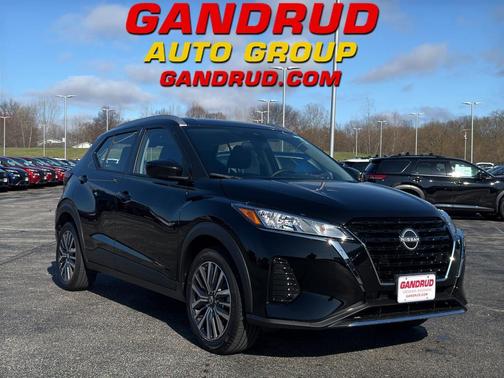 Super Black 2024 Nissan Kicks SV