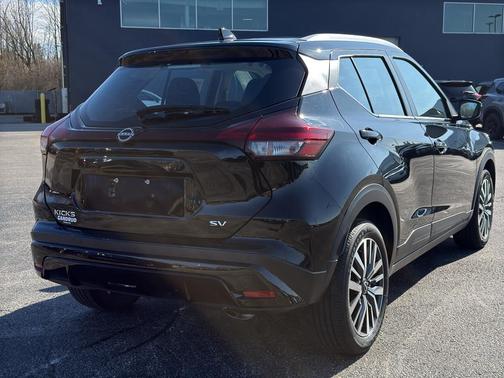Super Black 2024 Nissan Kicks SV