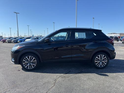 Super Black 2024 Nissan Kicks SV