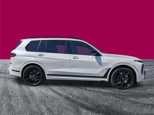 2025 BMW X7 M60i
