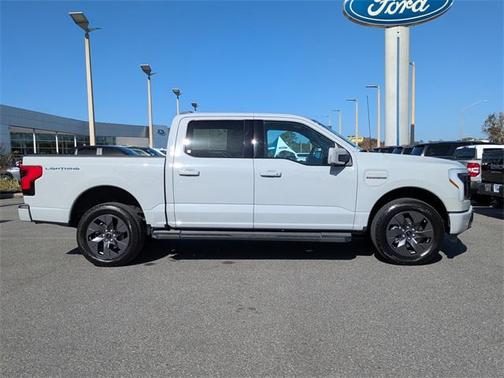2023 Ford F-150 Lightning LARIAT