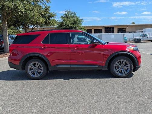 Rapid Red Metallic Tinted Clearcoat 2024 Ford Explorer XLT