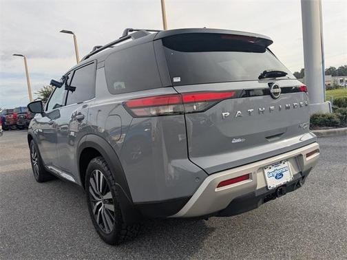 2022 Nissan Pathfinder Platinum
