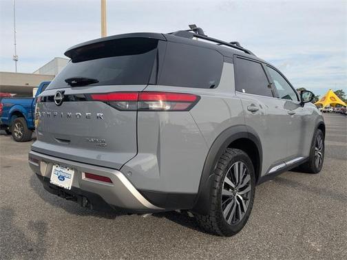 2022 Nissan Pathfinder Platinum