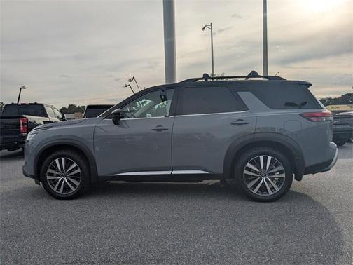 2022 Nissan Pathfinder Platinum