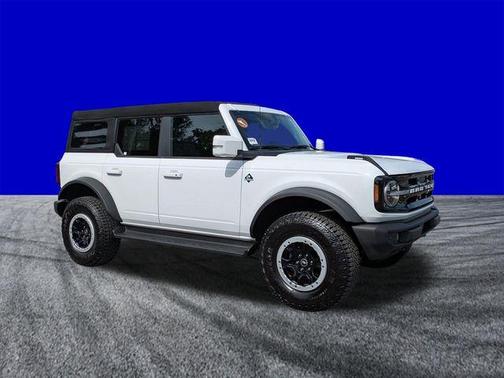 Oxford White 2025 Ford Bronco Outer Banks