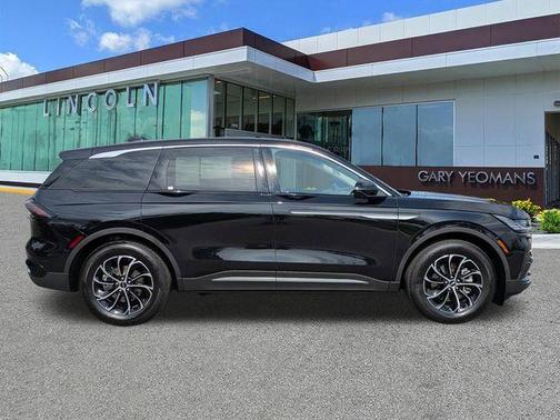Infinite Black Metallic 2025 Lincoln Nautilus Premiere