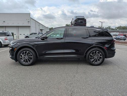 Infinite Black Metallic 2025 Lincoln Nautilus Premiere
